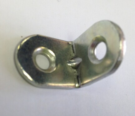 картинка Уголок метал. №304 на 2 самореза (18х18х12мм) покрытие цинк от магазина DFCH 