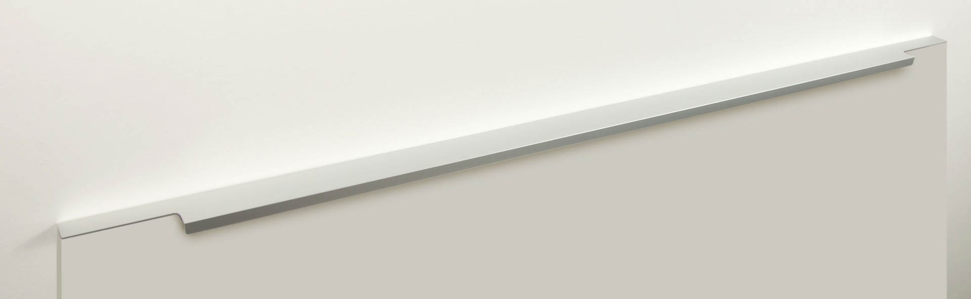 картинка Мебельная ручка RAY RT009SC.1/000/900/* от магазина DFCH 