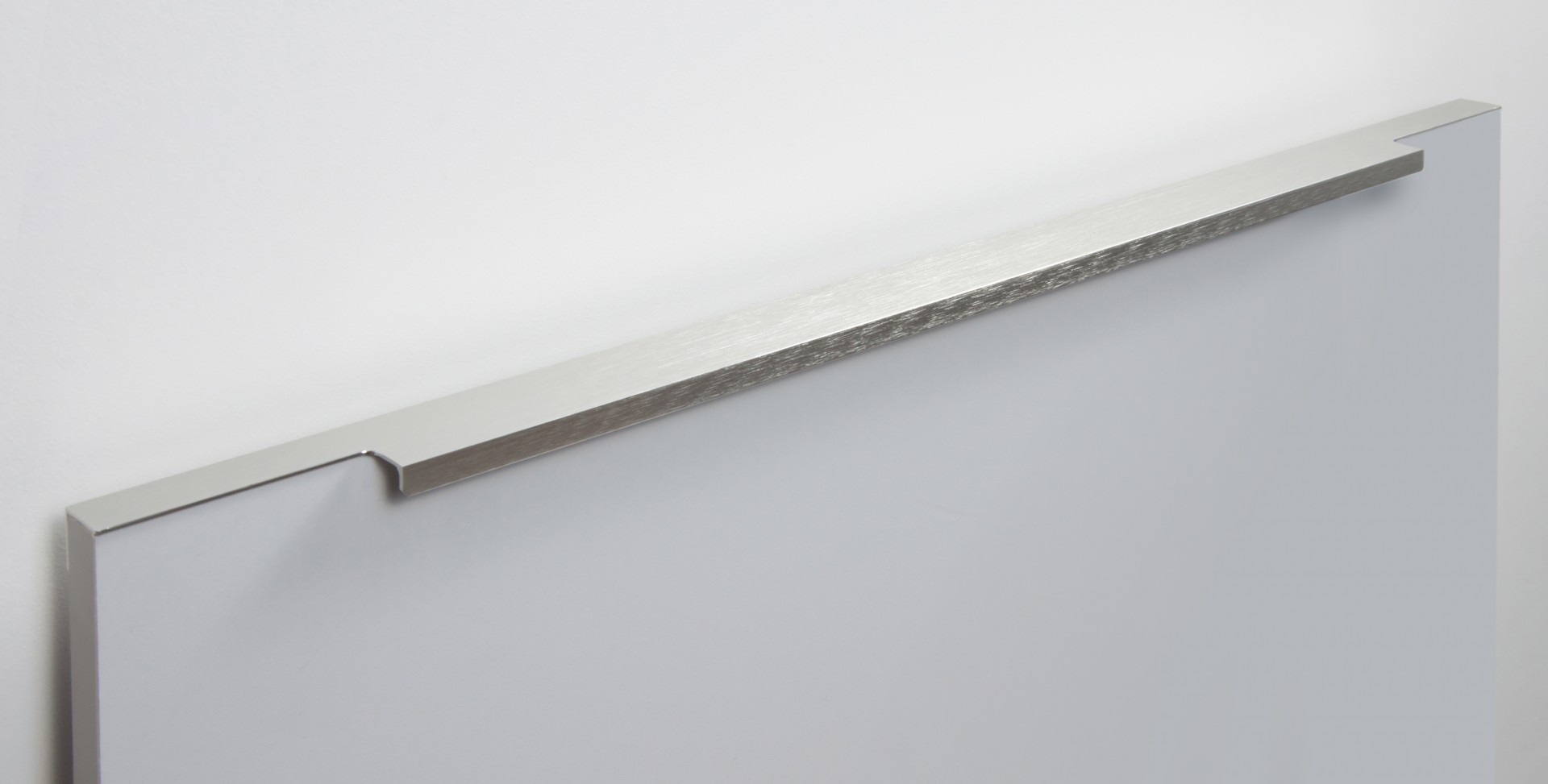 картинка Мебельная ручка RAY RT109SST.1/000/600 от магазина DFCH 